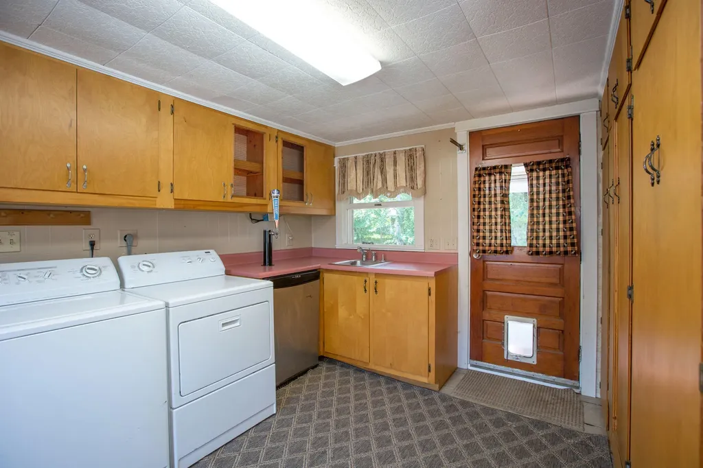 404 Lewiston Road Topsham ME 04086