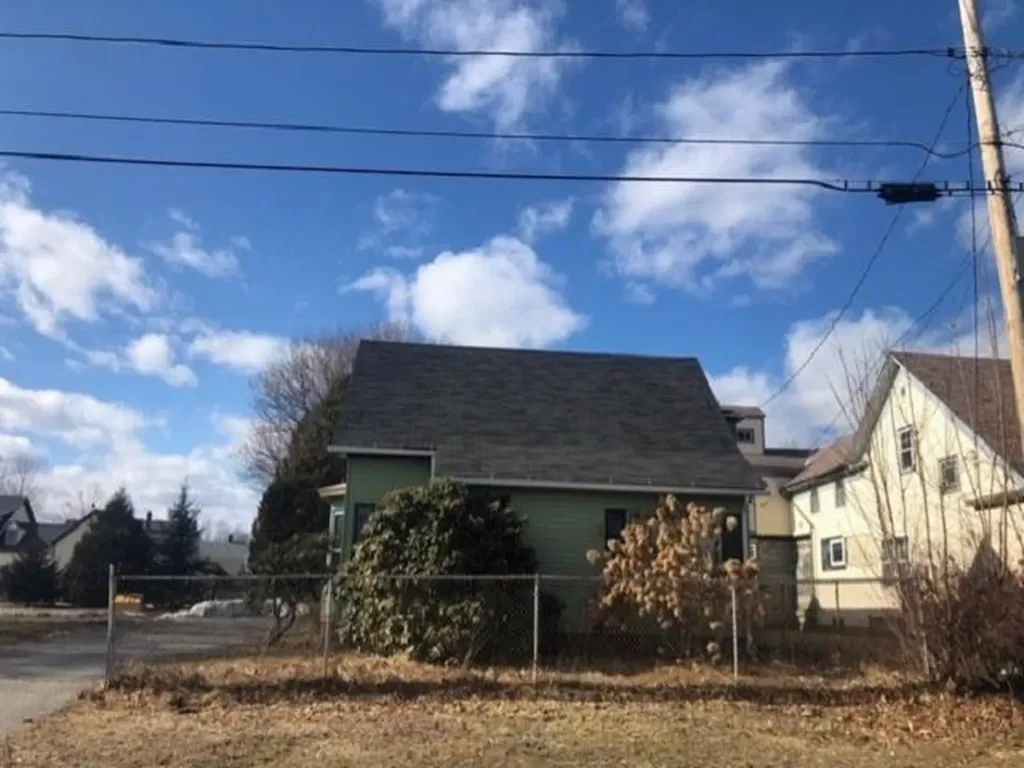 10 Wakefield Avenue Saco ME 04072