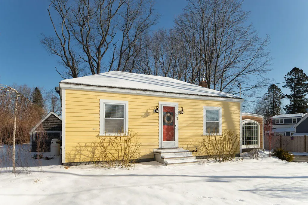 2 Pleasant Avenue Eliot ME 03903