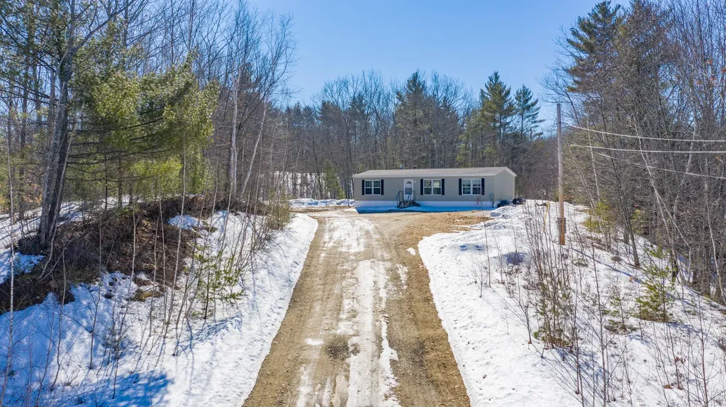 4 Aspen Way Poland ME 04274