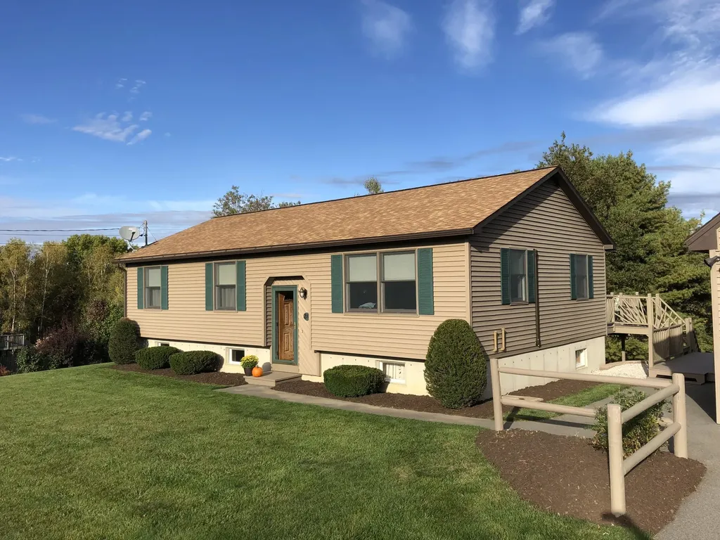 24 Vista Way Glenburn ME 04401
