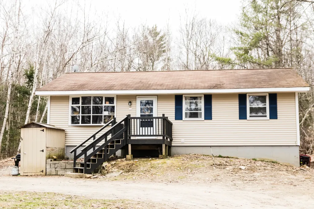 861 Whitefield Road Pittston ME 04345
