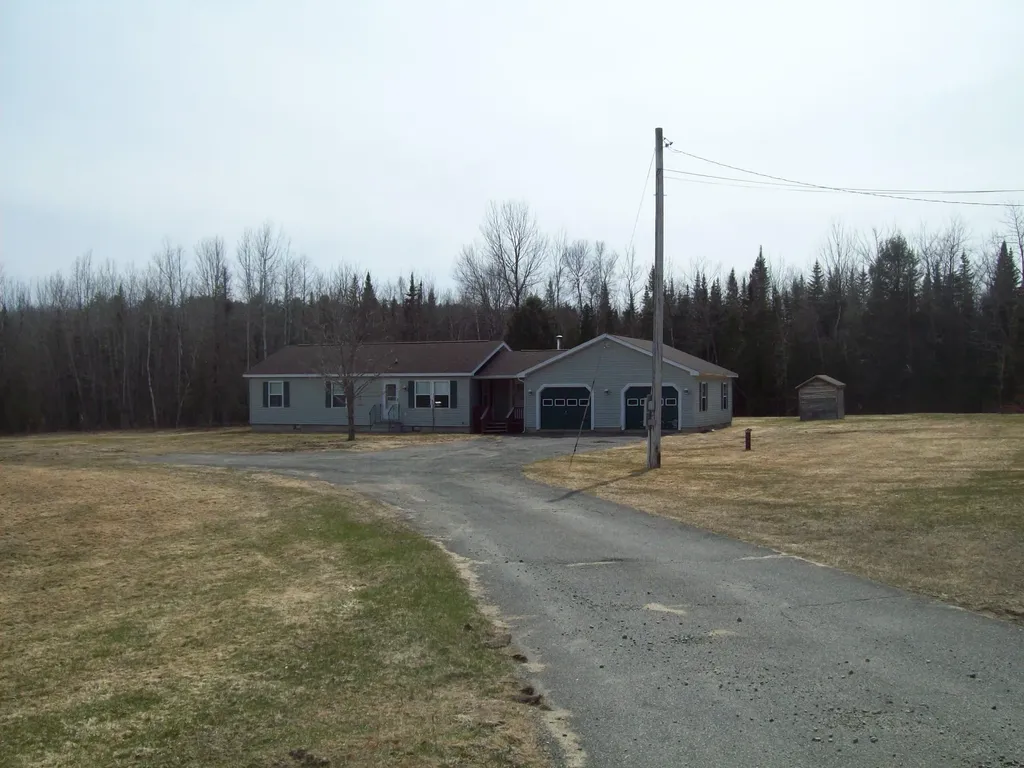 18 Avery Road Lincoln ME 04457