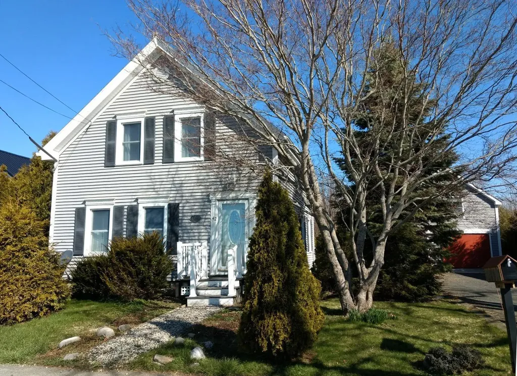 42 Thatcher Street Thomaston ME 04861