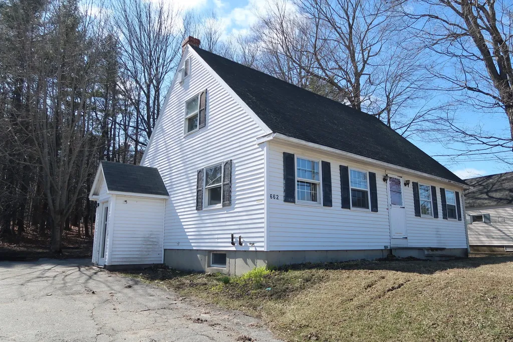 662 Maine Avenue Farmingdale ME 04344