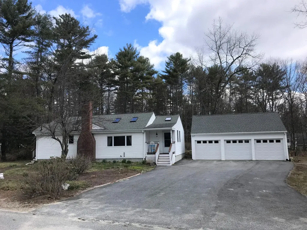137 Mayberry Road Gray ME 04039