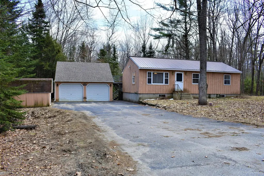 28 Country Acres Monmouth ME 04259