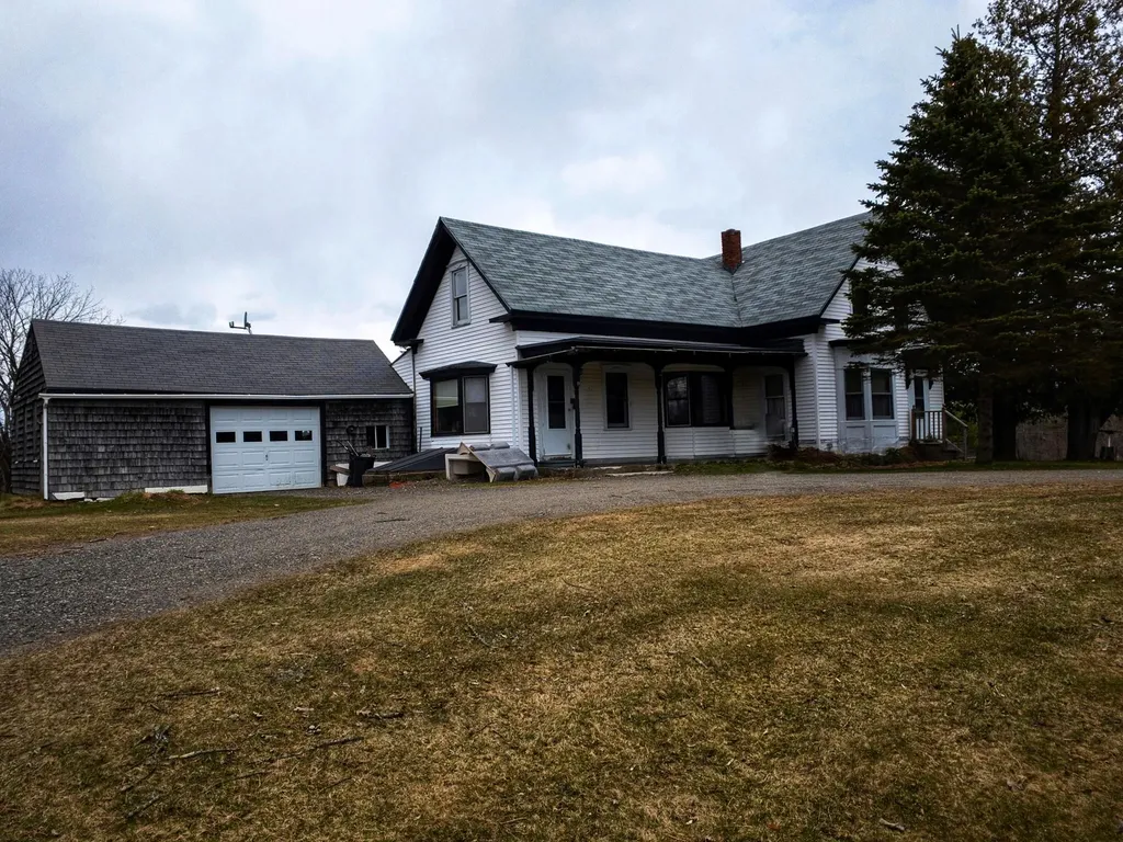 139 Griffin Road Windsor ME 04363
