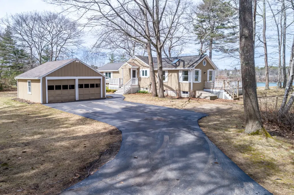 134 Maquoit Drive Freeport ME 04032