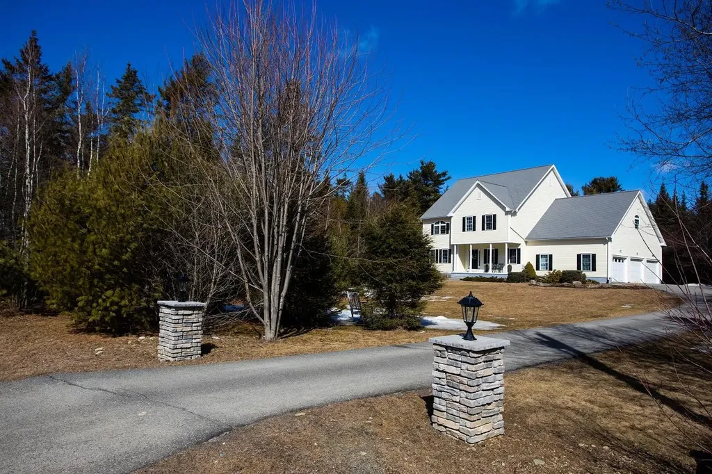 17 Ashley Avenue Glenburn ME 04401