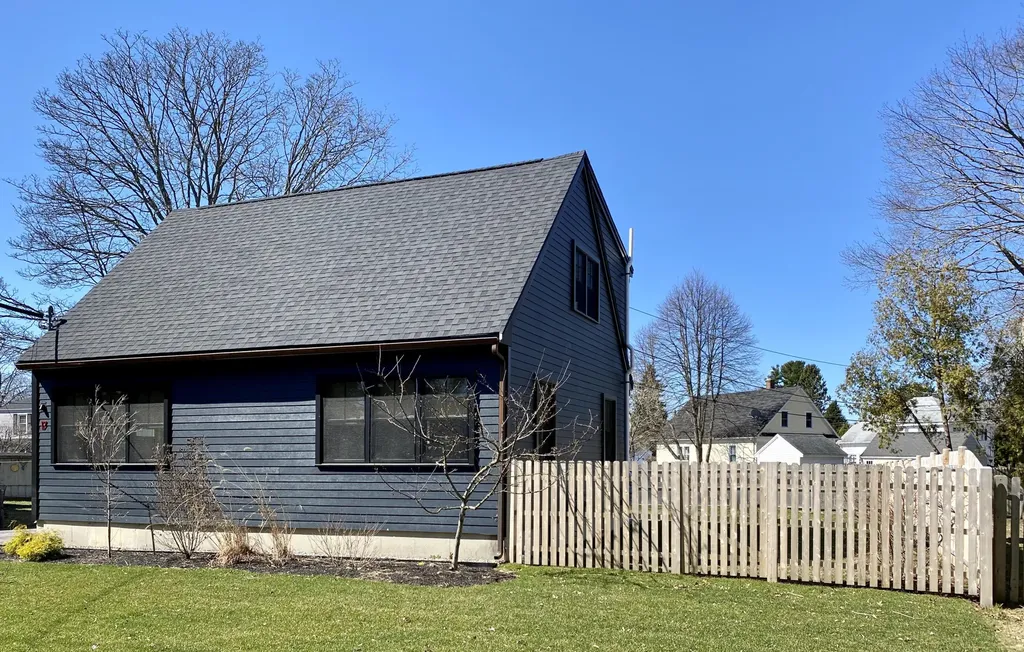 17 Andrews Avenue Falmouth ME 04105