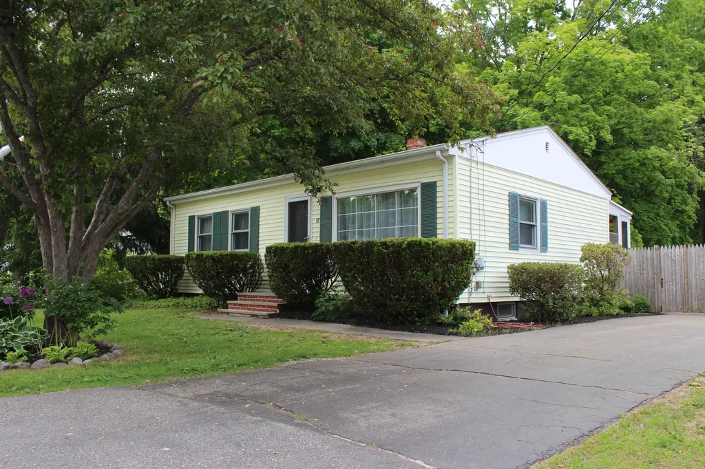 17 Lugrin Street Westbrook ME 04092