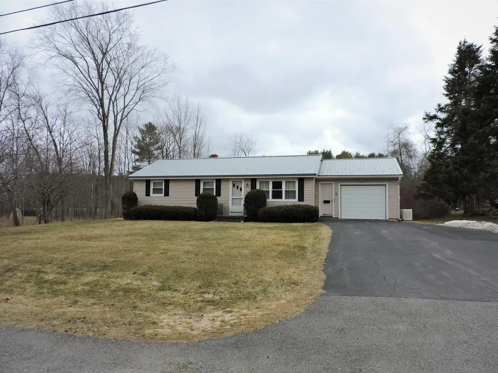 21 Canoe Club Road Hampden ME 04444