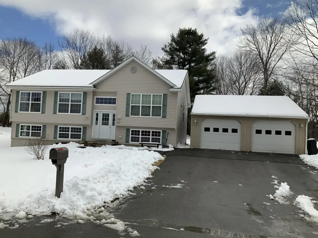 21 Cardinal Way Bangor ME 04401