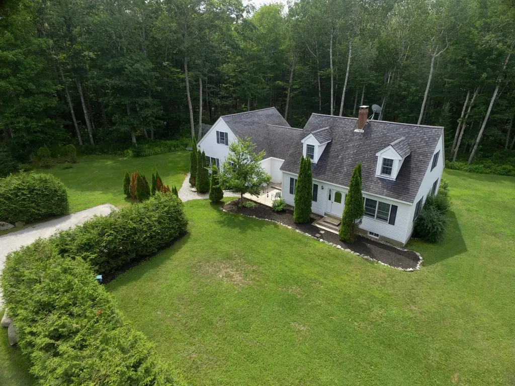 21 Maple Drive Hope ME 04847