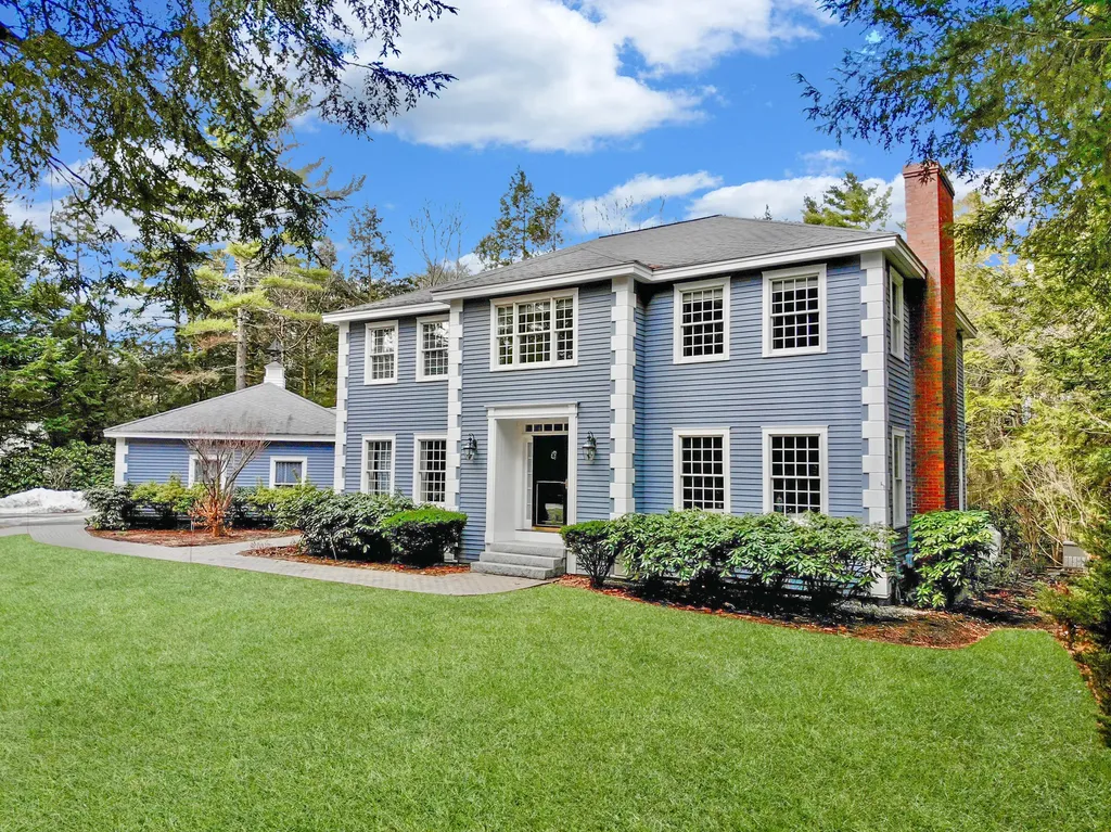 85 Woodlands Drive Falmouth ME 04105