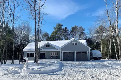 77 Somerset Place Topsham ME 04086