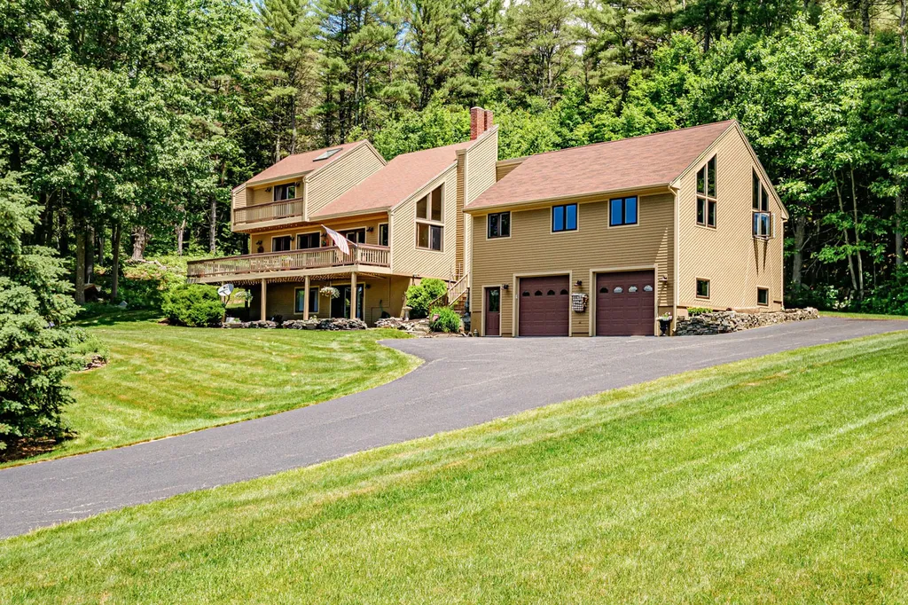 2 Bowdoin Drive Falmouth ME 04105