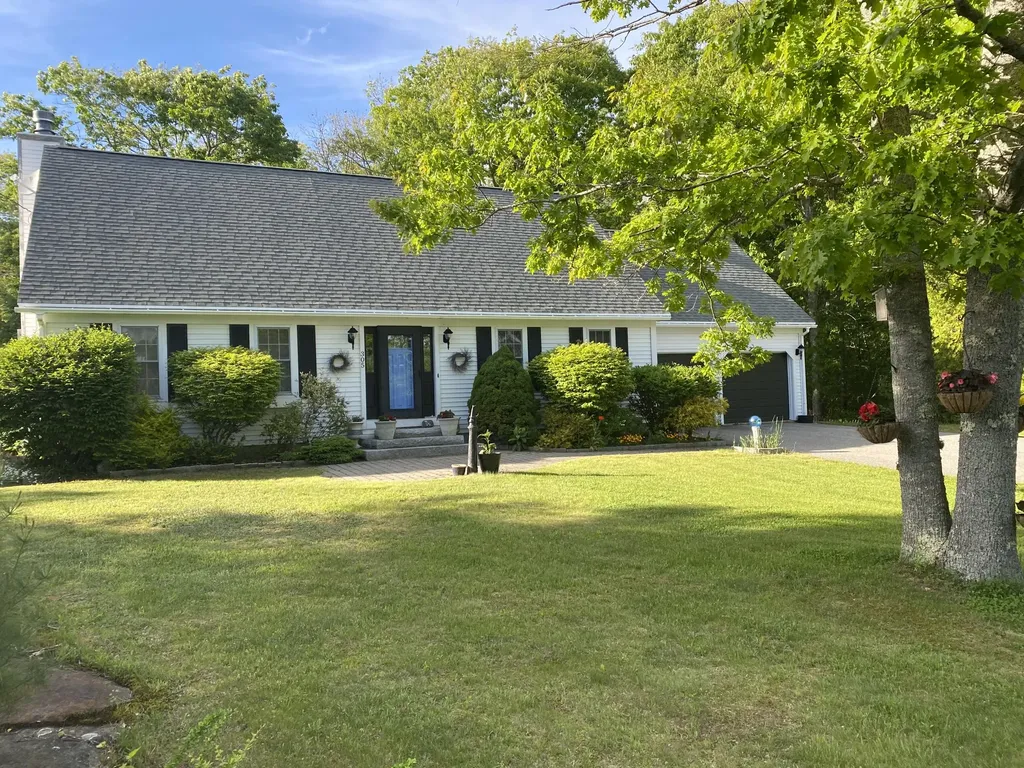 305 Main Street Hope ME 04847