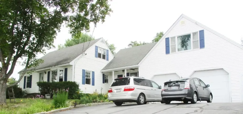 20 Sherwood Drive Auburn ME 04210