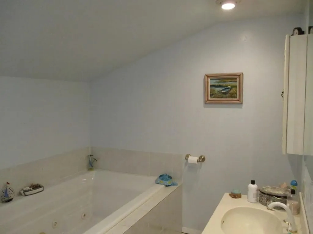 20 Sherwood Drive Auburn ME 04210