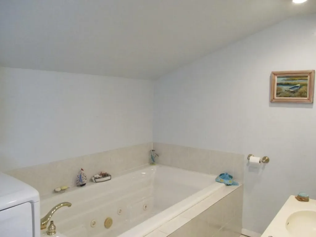 20 Sherwood Drive Auburn ME 04210