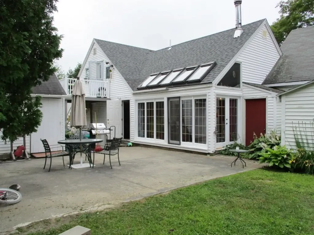 20 Sherwood Drive Auburn ME 04210