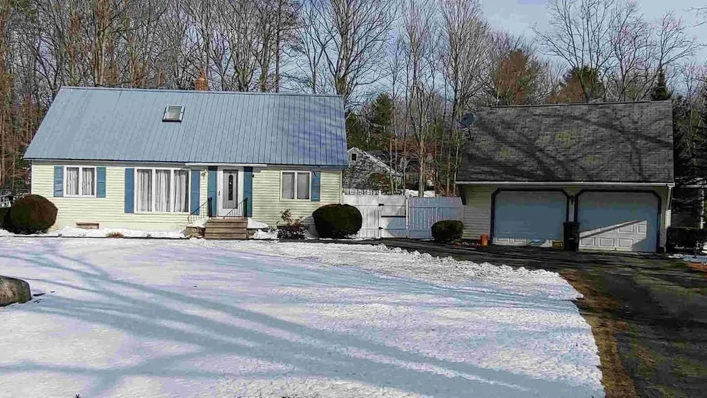27 Meadow Hill Drive Farmingdale ME 04344