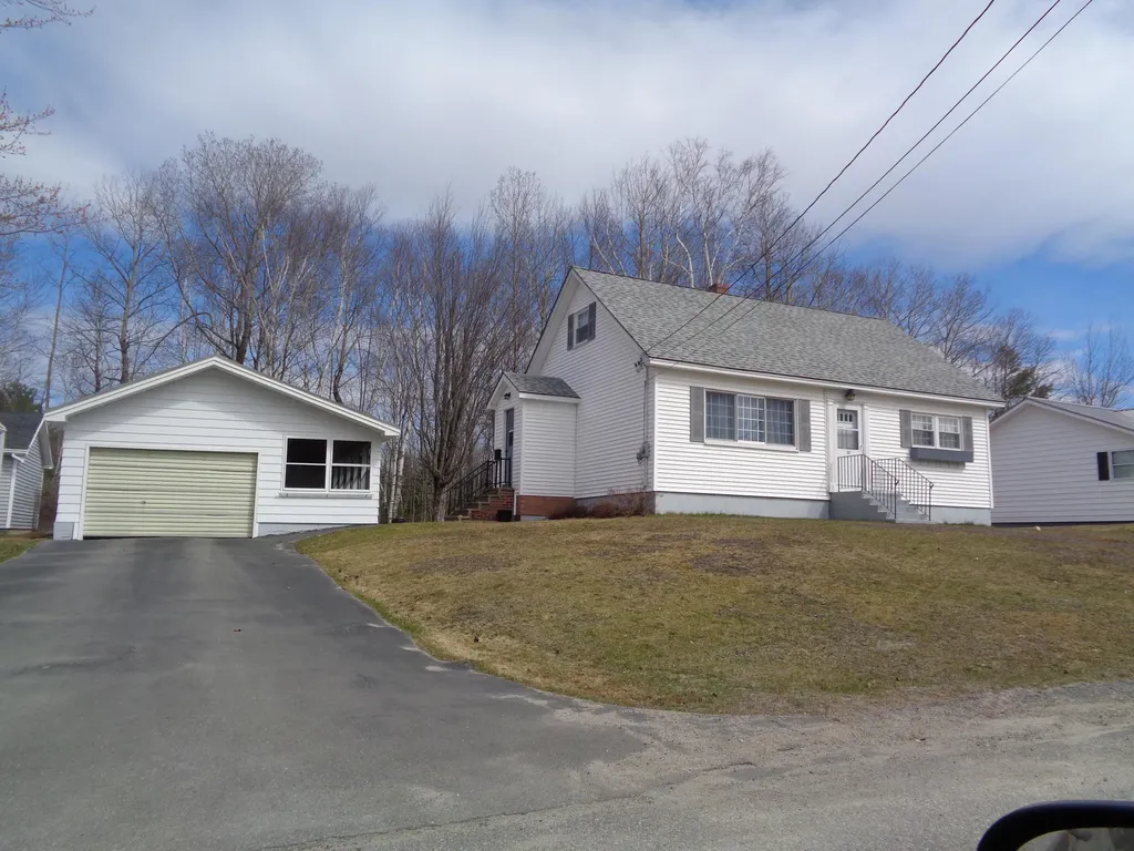 33 Ohio Street Millinocket ME 04462