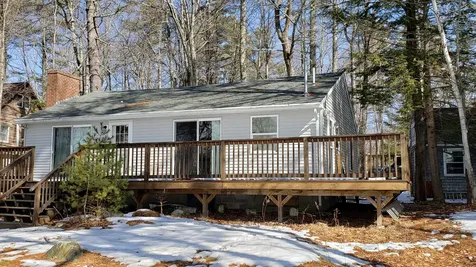 11 Shore Road Raymond ME 04071