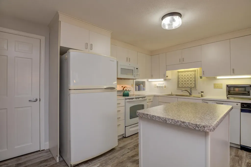 101 Riverbank Road Ogunquit ME 03907
