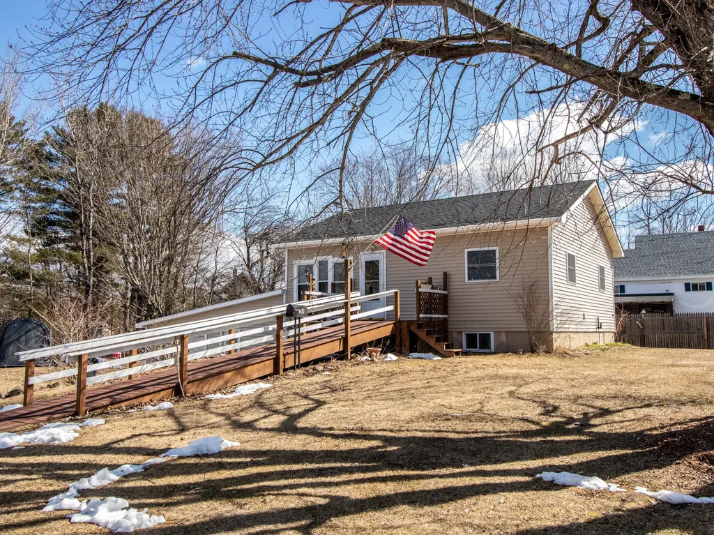 69 Boynton Street Richmond ME 04357
