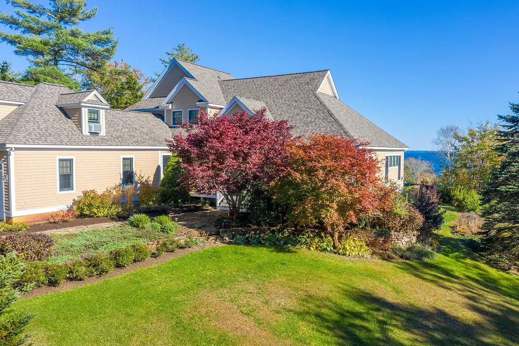 12 Sealight Lane Rockport ME 04856