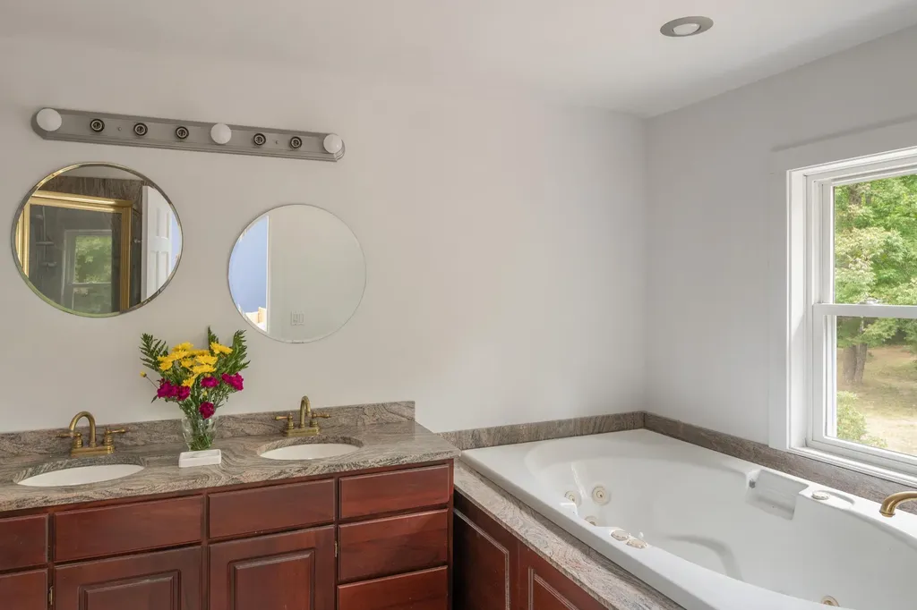29 Brookside Drive Woolwich ME 04579