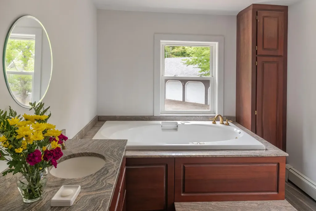 29 Brookside Drive Woolwich ME 04579