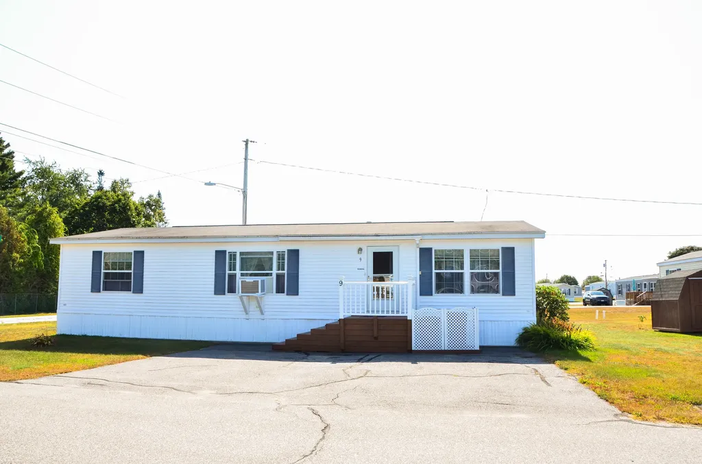9 Scarponi Drive Brunswick ME 04011