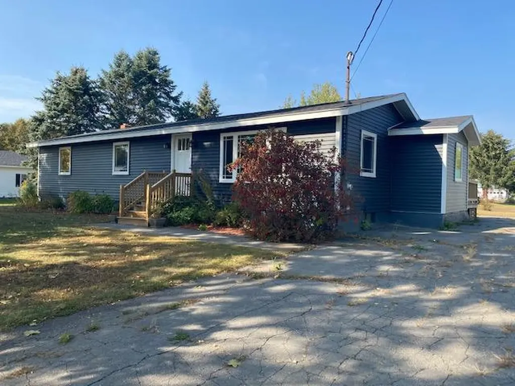 30 Cottage Street Fairfield ME 04937