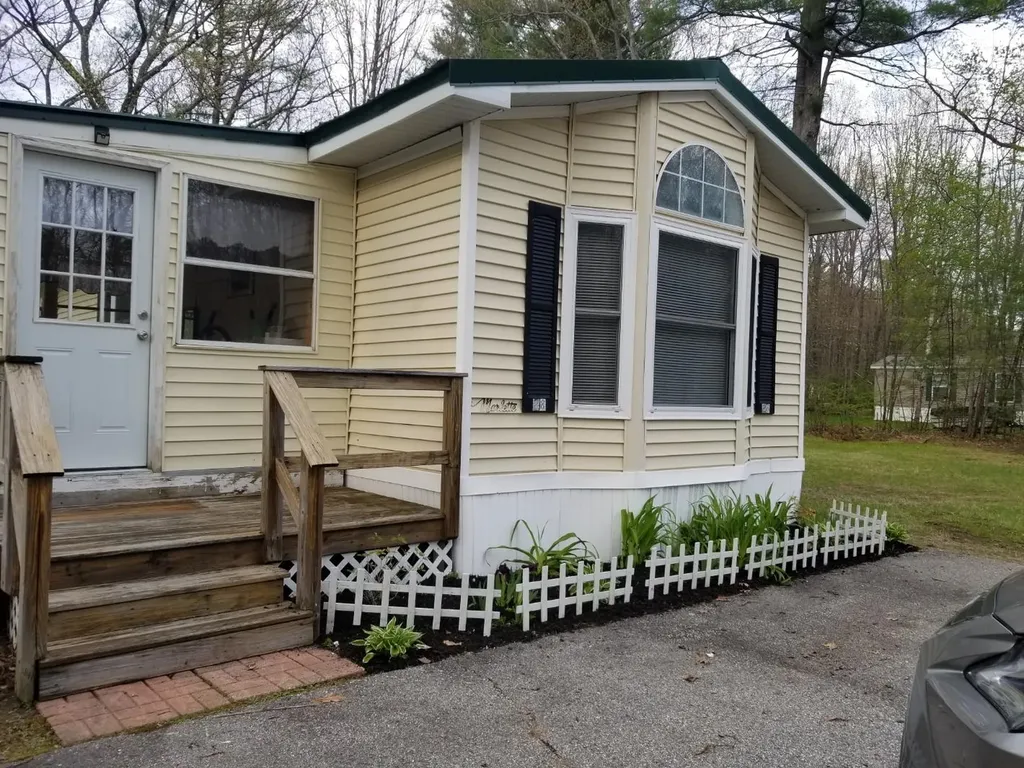 28 Aspen Lane Sanford ME 04073