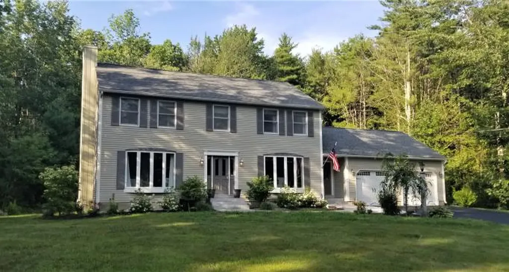 25 Brookside Drive Falmouth ME 04105