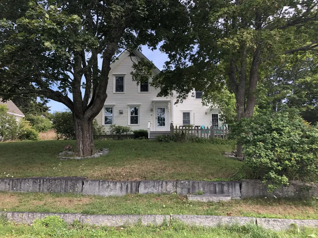 19 Chestnut Street Vinalhaven ME 04863