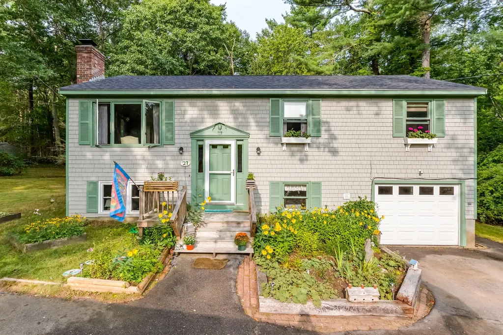 27 Field Avenue York ME 03909