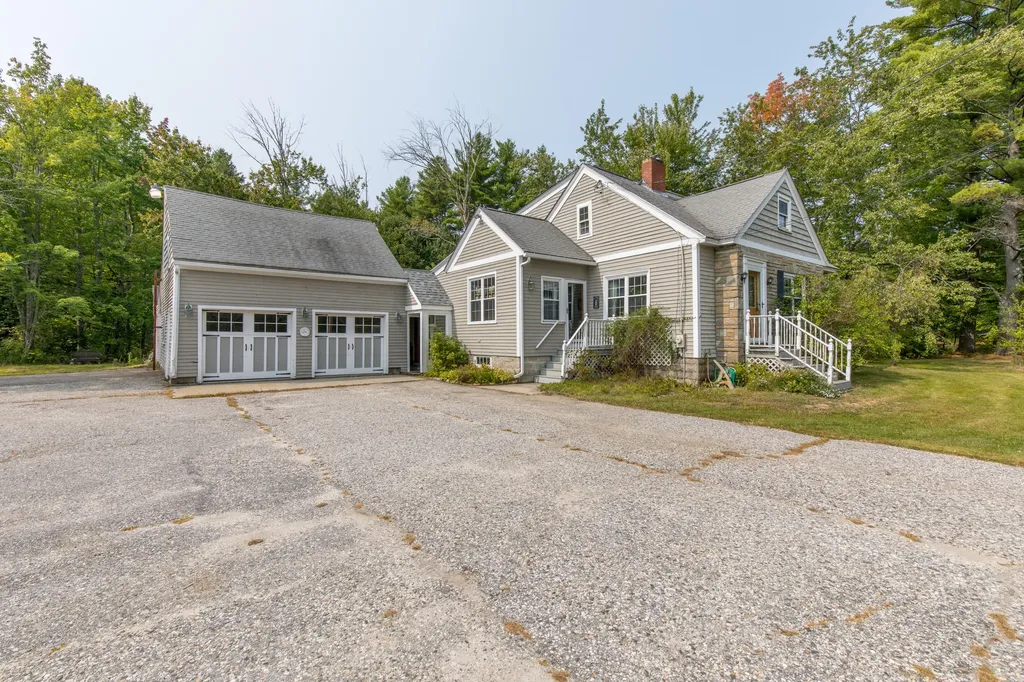84 Portland Road Gray ME 04039