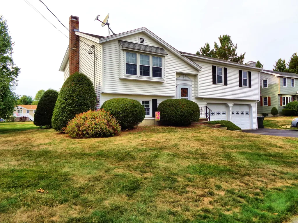 27 Hillview Avenue Saco ME 04072