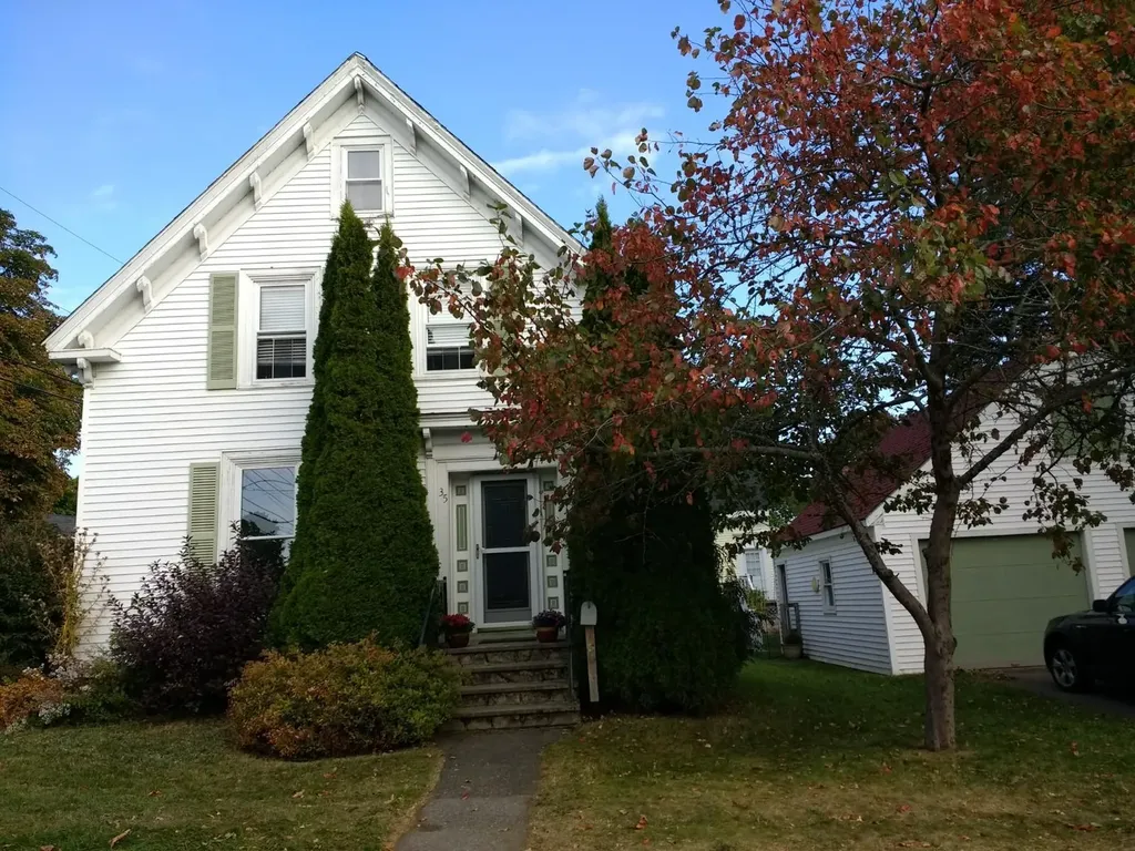 35 Mcloud Street Rockland ME 04841