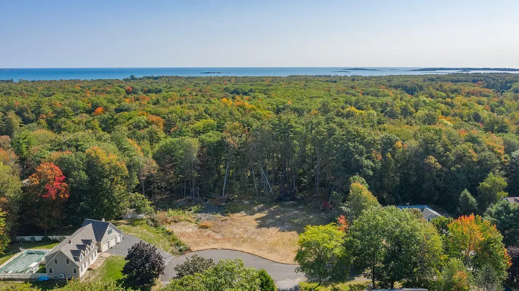 13 Seafields Lane Saco ME 04072