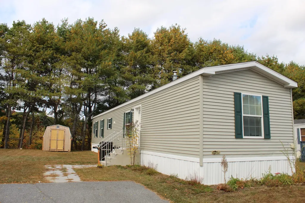 29 Autumn Lane Lewiston ME 04240