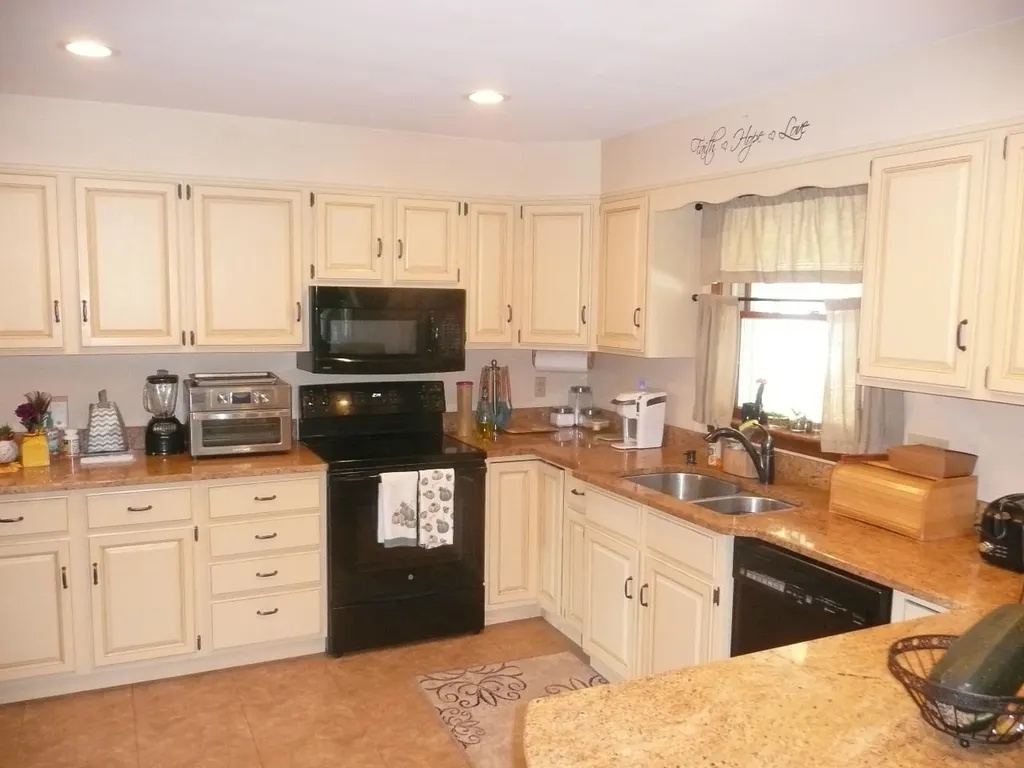 46 Grandview Acres Glenburn ME 04401