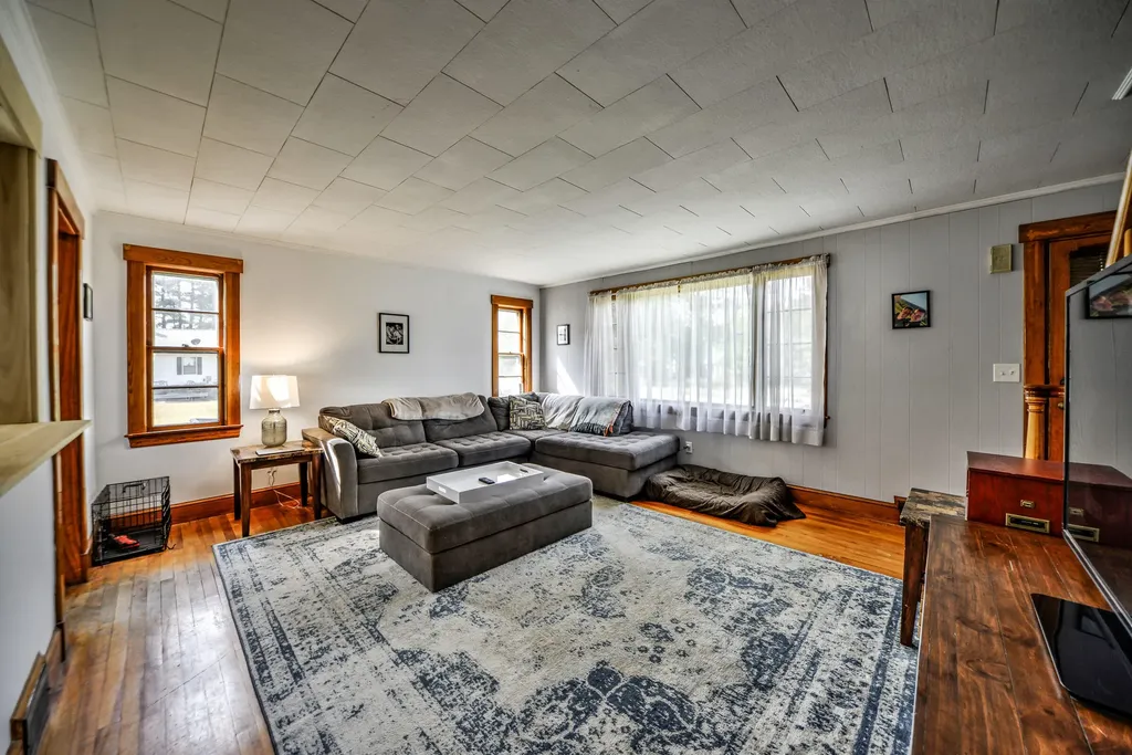 529 Riverside Drive Augusta ME 04330
