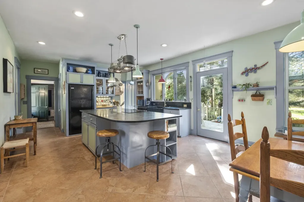 1170 Pleasant Point Road Cushing ME 04563