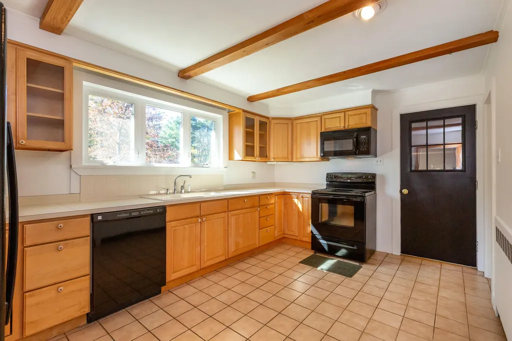 584 Birch Point Road Wiscasset ME 04578